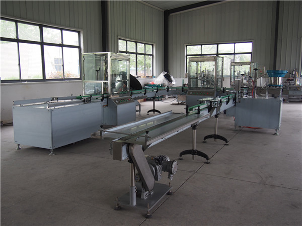 自動シャンプー充填およびキャッピングライン