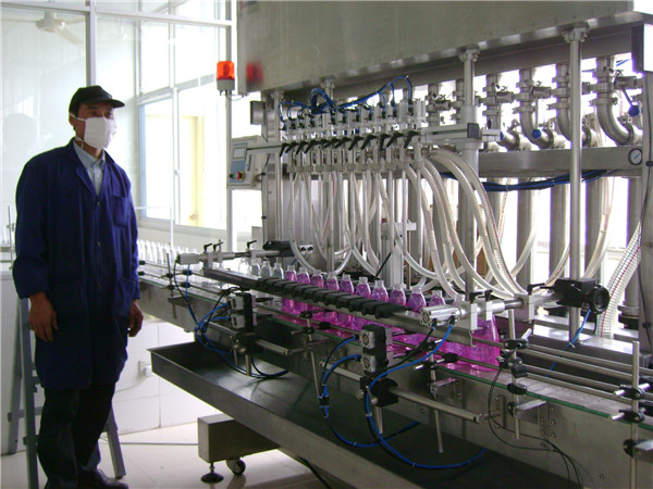 ボトル液体充填機